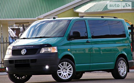 Volkswagen Transporter 2006  випуску Дніпро з двигуном 2.5 л дизель мінівен автомат за 9700 долл. 
