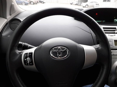 Toyota Yaris 2006  випуску Дніпро з двигуном 1.3 л бензин хэтчбек автомат за 7100 долл. 