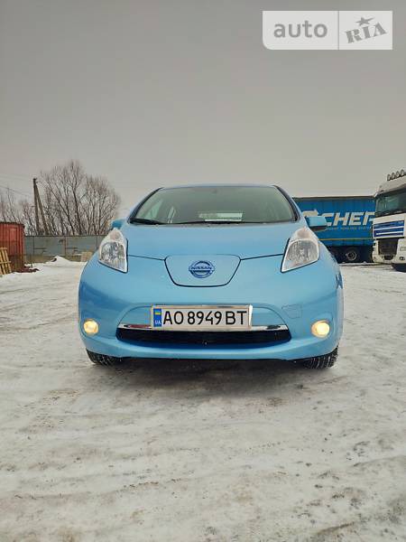 Nissan Leaf 2015  випуску Ужгород з двигуном 3 л електро хэтчбек автомат за 13700 долл. 