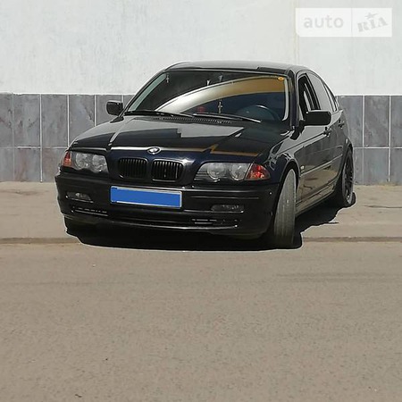 BMW 318 2000  випуску Чернівці з двигуном 1.9 л бензин седан механіка за 5600 долл. 
