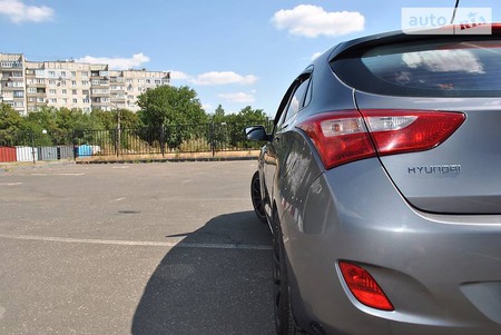 Hyundai i30 2013  випуску Донецьк з двигуном 1.4 л газ хэтчбек механіка за 10300 долл. 