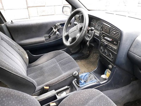 Volkswagen Passat 1994  випуску Луцьк з двигуном 2 л газ седан механіка за 650 долл. 