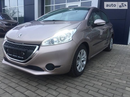 Peugeot 208 2013  випуску Донецьк з двигуном 1.2 л бензин хэтчбек автомат за 11500 долл. 