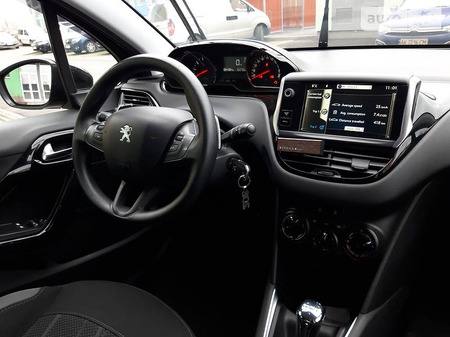 Peugeot 208 2014  випуску Київ з двигуном 1.2 л бензин хэтчбек автомат за 10700 долл. 