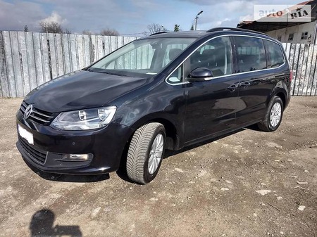 Volkswagen Sharan 2014  випуску Львів з двигуном 2 л дизель мінівен автомат за 18550 долл. 