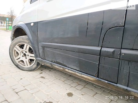 Mercedes-Benz Vito 2004  випуску Львів з двигуном 2.2 л дизель  механіка за 2170 долл. 