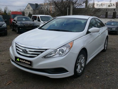 Hyundai Sonata 2014  випуску Миколаїв з двигуном 2.4 л бензин седан автомат за 11999 долл. 