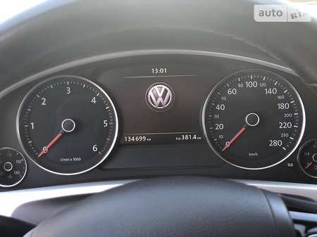 Volkswagen Touareg 2011  випуску Черкаси з двигуном 3 л дизель позашляховик автомат за 29800 долл. 