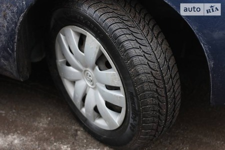Toyota Yaris 2011  випуску Чернігів з двигуном 1 л бензин хэтчбек механіка за 6900 долл. 