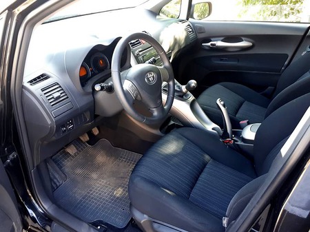 Toyota Auris 2008  випуску Миколаїв з двигуном 1.6 л бензин хэтчбек механіка за 9999 долл. 