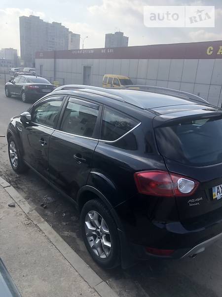 Ford Kuga 2010  випуску Харків з двигуном 2.5 л газ позашляховик автомат за 14000 долл. 