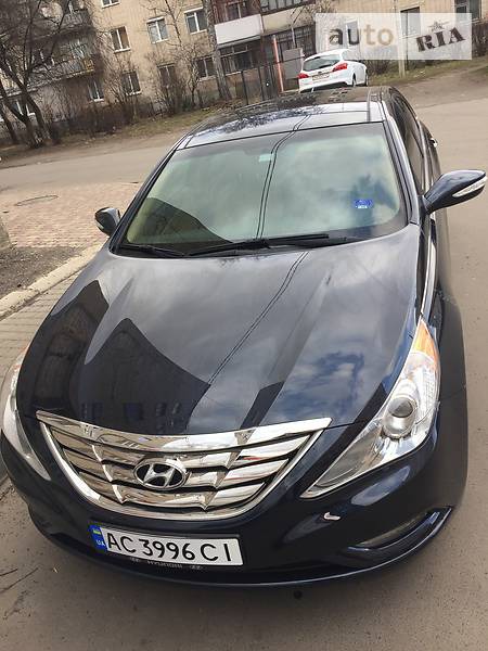 Hyundai Sonata 2013  випуску Луцьк з двигуном 2 л бензин седан автомат за 11999 долл. 