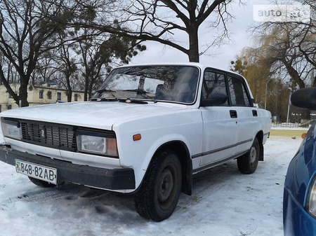 Lada 2105 1984  випуску Кропивницький з двигуном 1.3 л бензин седан механіка за 750 долл. 