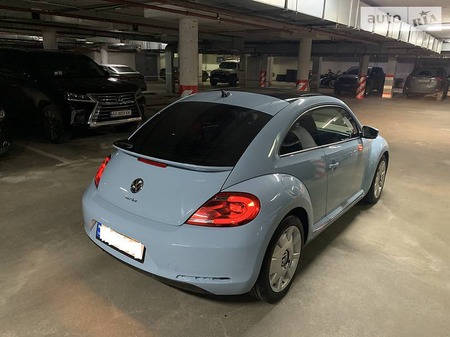 Volkswagen Beetle 2015  випуску Харків з двигуном 1.8 л бензин хэтчбек автомат за 15600 долл. 