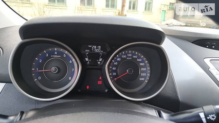 Hyundai Elantra 2012  випуску Луганськ з двигуном 1.6 л бензин седан механіка за 10700 долл. 
