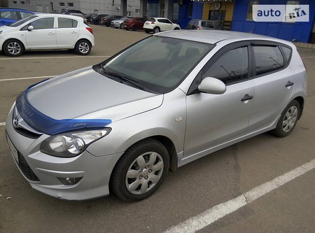 Hyundai i30 2010  випуску Дніпро з двигуном 1.6 л дизель хэтчбек механіка за 6996 долл. 