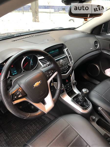Chevrolet Cruze 2011  випуску Черкаси з двигуном 1.6 л бензин седан механіка за 8900 долл. 