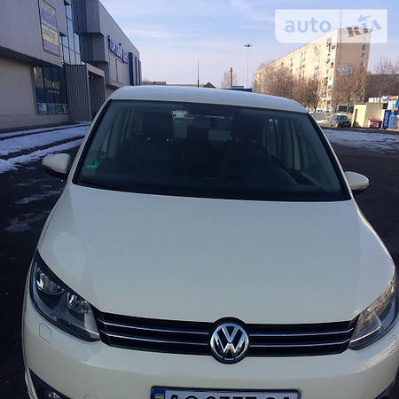 Volkswagen Touran 2013  випуску Луцьк з двигуном 1.4 л газ універсал автомат за 10600 долл. 