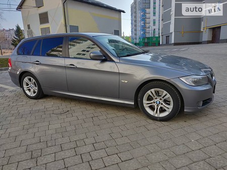 BMW 318 2011  випуску Івано-Франківськ з двигуном 2 л дизель універсал механіка за 11200 долл. 