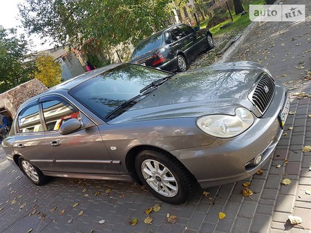 Hyundai Sonata 2003  випуску Одеса з двигуном 2 л бензин седан механіка за 5500 долл. 