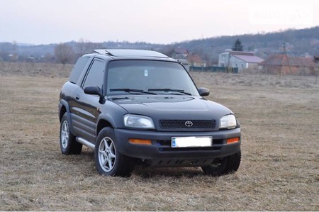 Toyota RAV 4 1998  випуску Полтава з двигуном 2 л газ позашляховик механіка за 5200 долл. 