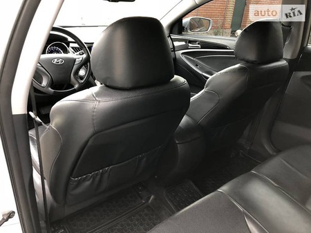 Hyundai Sonata 2011  випуску Вінниця з двигуном 2.4 л газ седан автомат за 13900 долл. 