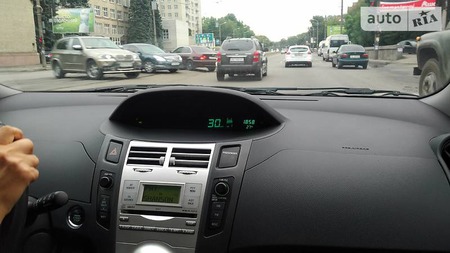 Toyota Yaris 2007  випуску Дніпро з двигуном 1.3 л бензин хэтчбек автомат за 7500 долл. 