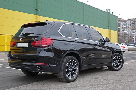 BMW X5 2015  випуску Кропивницький з двигуном 2 л дизель позашляховик автомат за 40500 долл. 