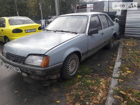 Opel Rekord 1987  випуску Дніпро з двигуном 2 л бензин седан механіка за 600 долл. 