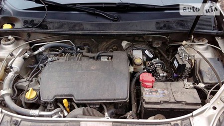Renault Logan 2015  випуску Одеса з двигуном 1.2 л газ універсал механіка за 9800 долл. 