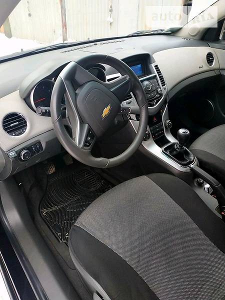 Chevrolet Cruze 2010  випуску Житомир з двигуном 1.8 л газ хэтчбек механіка за 8900 долл. 