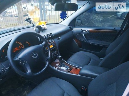Mercedes-Benz C 220 2003  випуску Луцьк з двигуном 2.2 л дизель седан автомат за 7100 долл. 