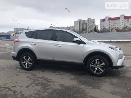 Toyota RAV 4 2016  випуску Харків з двигуном 2.2 л дизель позашляховик автомат за 24100 долл. 