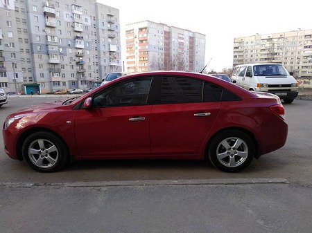 Chevrolet Cruze 2010  випуску Харків з двигуном 1.8 л газ седан автомат за 8499 долл. 