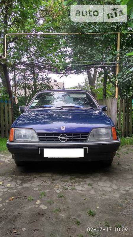 Opel Rekord 1985  випуску Луцьк з двигуном 2 л бензин седан механіка за 35000 грн. 