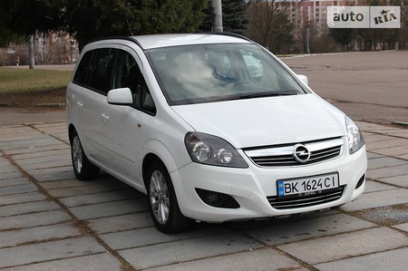 Opel Zafira Tourer 2013  випуску Рівне з двигуном 1.7 л дизель мінівен механіка за 8700 долл. 