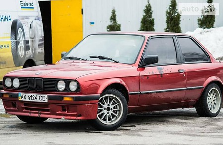 BMW 318 1986  випуску Харків з двигуном 1.8 л газ купе механіка за 2200 долл. 