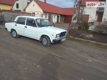 Lada 2107 2011  випуску Львів з двигуном 1.6 л газ седан механіка за 2050 долл. 