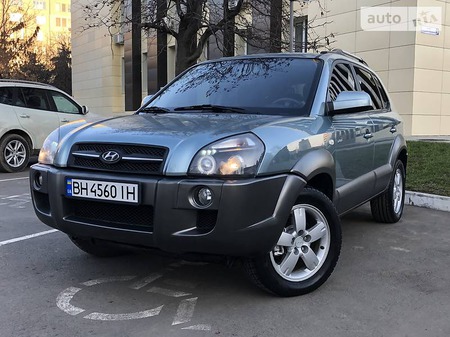 Hyundai Tucson 2007  випуску Одеса з двигуном 0 л бензин позашляховик механіка за 7900 долл. 