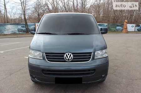Volkswagen Transporter 2005  випуску Дніпро з двигуном 2.5 л дизель мінівен автомат за 9300 долл. 