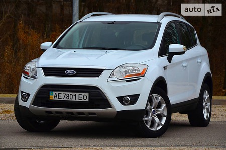 Ford Kuga 2012  випуску Київ з двигуном 0 л бензин позашляховик автомат за 14799 долл. 