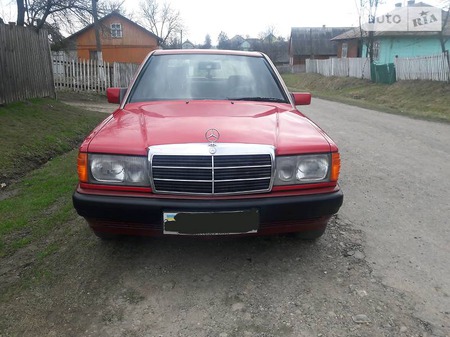 Mercedes-Benz 190 1985  випуску Львів з двигуном 2.5 л дизель седан автомат за 3000 долл. 