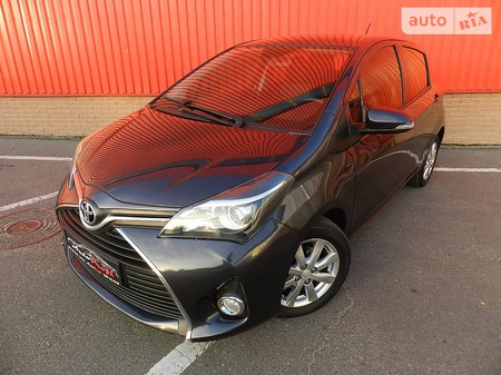 Toyota Yaris 2015  випуску Одеса з двигуном 1.3 л бензин хэтчбек автомат за 12900 долл. 