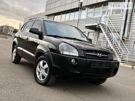 Hyundai Tucson 2008  випуску Дніпро з двигуном 0 л бензин позашляховик механіка за 9300 долл. 