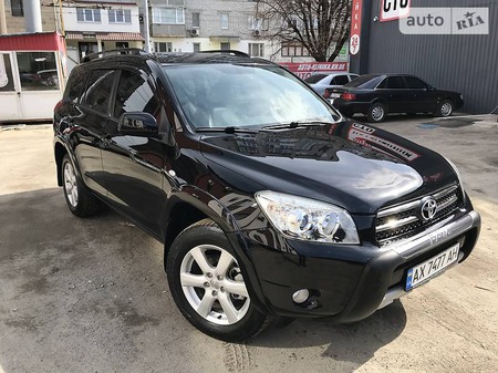 Toyota RAV 4 2006  випуску Харків з двигуном 2.4 л газ позашляховик автомат за 12900 долл. 