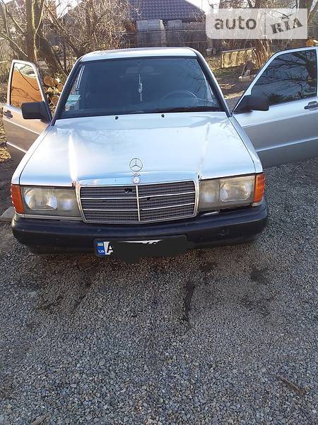 Mercedes-Benz 190 1988  випуску Вінниця з двигуном 2 л газ седан автомат за 2250 долл. 
