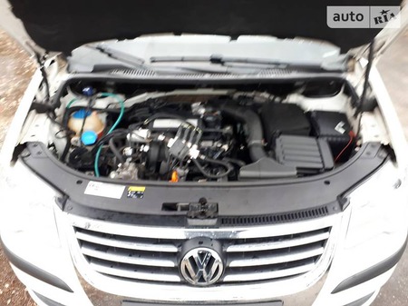 Volkswagen Touran 2010  випуску Полтава з двигуном 1.6 л газ мінівен механіка за 8900 долл. 