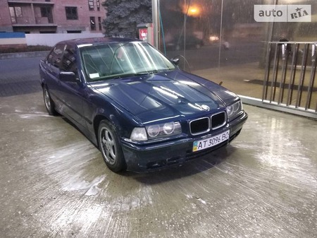 BMW 318 1991  випуску Івано-Франківськ з двигуном 1.8 л бензин седан механіка за 3000 долл. 