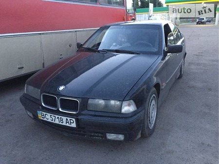 BMW 325 1995  випуску Львів з двигуном 2.5 л дизель седан механіка за 3800 долл. 