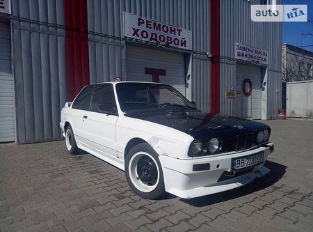BMW 318 1986  випуску Луганськ з двигуном 1.8 л газ купе механіка за 1800 долл. 